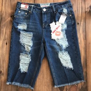 🎉 NWT Hot Kiss Kelsea Bermuda Shorts